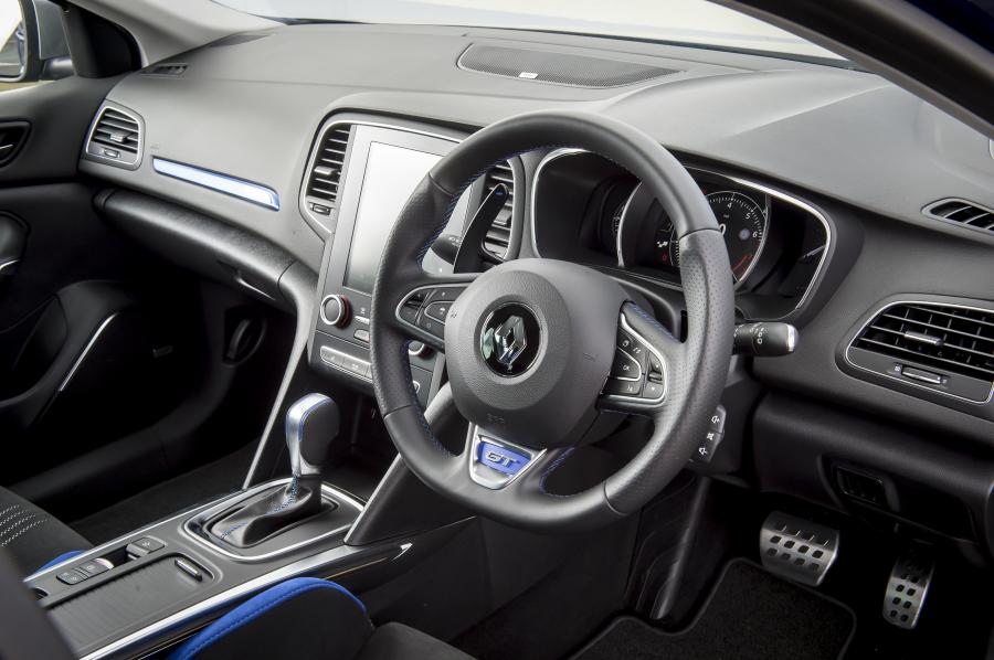 Интерьер Renault Megane Estate GT 2016 года  (UK) (фото 4 из 30)